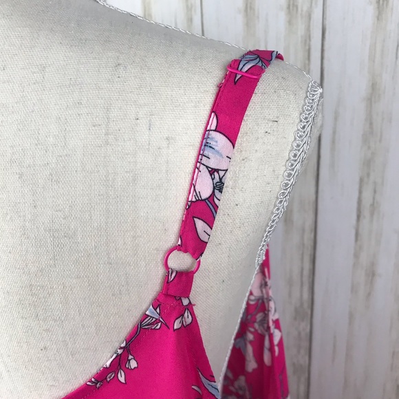 Torrid NWT Pink Floral Lace-Up Tank 2x - Picture 6 of 7